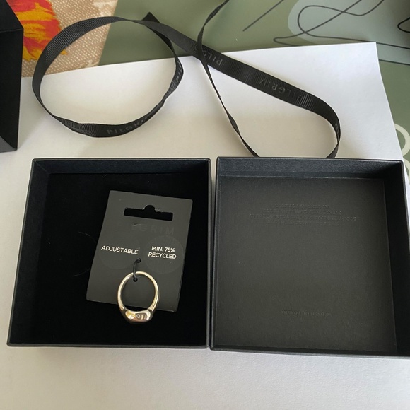 Silver Ring - Picture 3 of 6